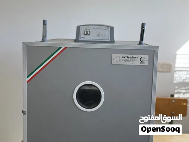 وحضانة إيطالية درجة أولى للبيع