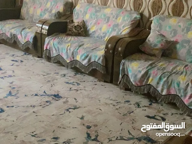 السلام عليكم...بيت للبيع مساحه 110 يتكون من ديوانيه6*3ونص وصاله وغرفه 4*3ونص ومطبخ وطارمه وصحيات خار