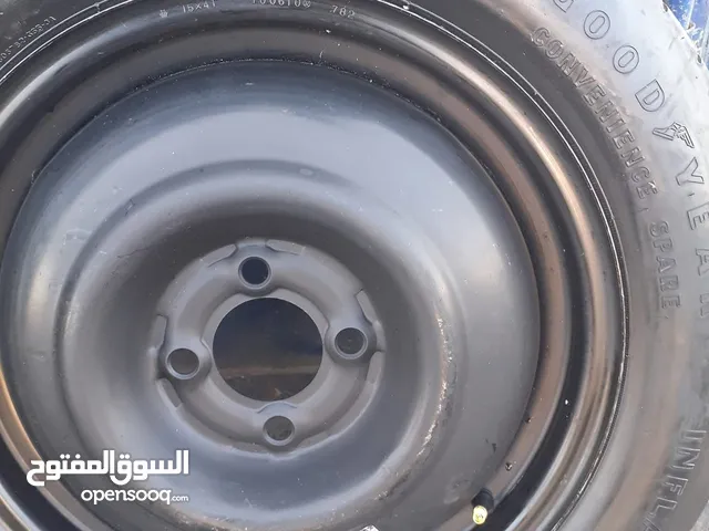 اسبير اربع براغي للبيع مع عدة مفتاح جنط وجك