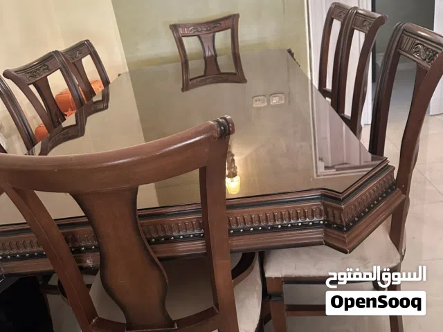 غرفه سفره مع لوازمها