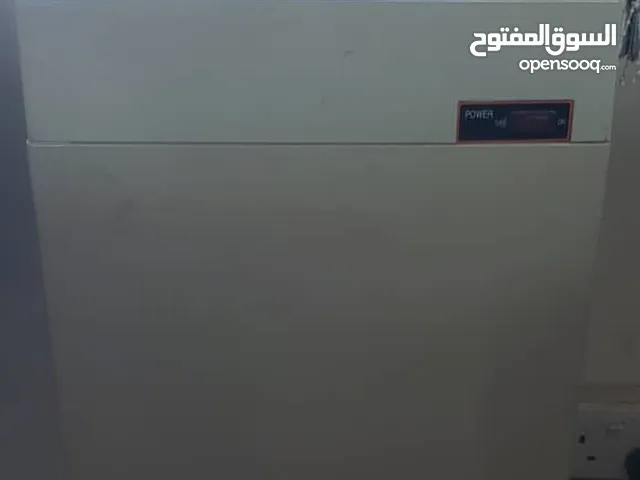 المكينة الثانية : مكينة عد نقود صناعية كبيرة