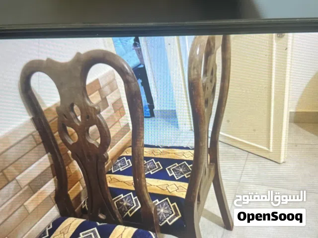 طاولة سفرة خشب بلوط تفصيل بحالة ممتازة وكراسي سفرة خشب بلوط