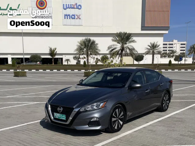 2022 نيسان التيما VS