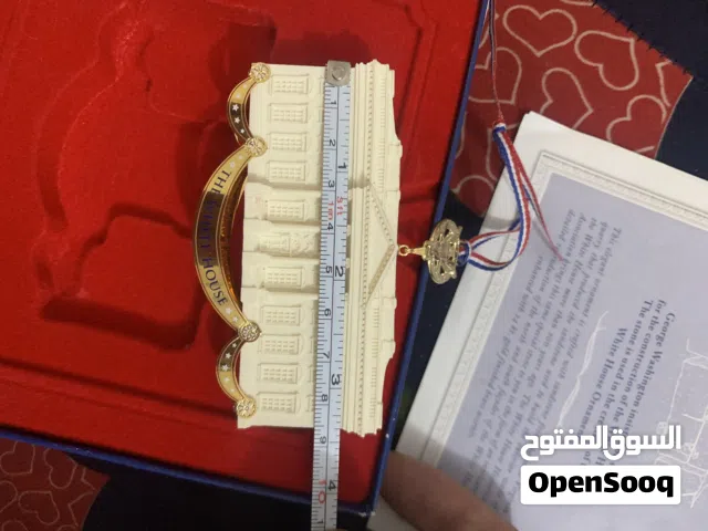 زينة البيت الأبيض التذكارية الرسمية - مطلية بذهب 24 قيراط وحجر أصلي