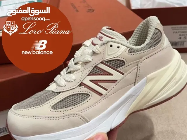 This is lora piano+New Balance comport