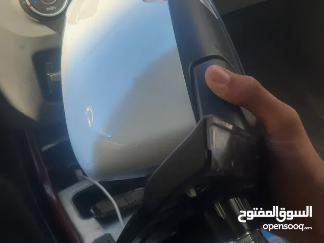 مرايا تيوتا يوربان كروز شبه جديدة مافيهاش ولا خبش فاكينها من سيارة اصفار يعني الاصلية لون ابيض