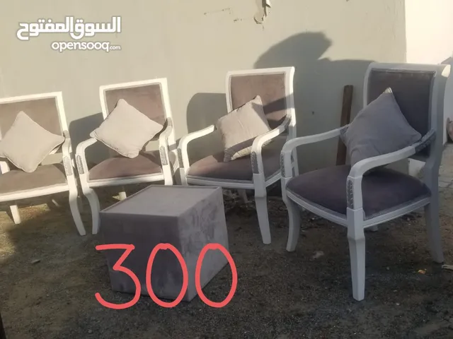 كراسي مع طاوله للبيع. /  chairs with table for sale