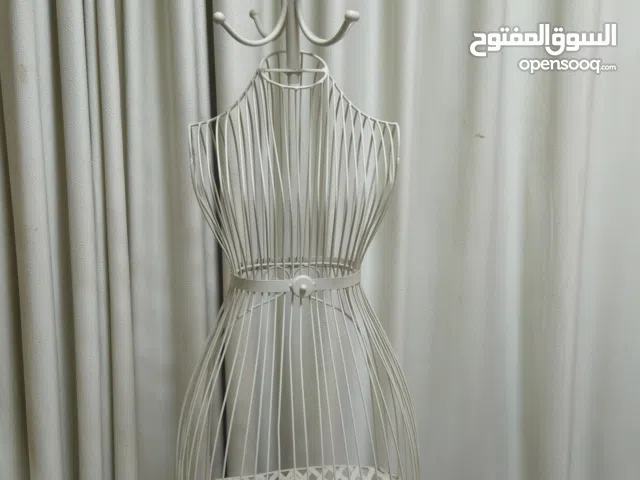 ستاند مانيكان (مجسّم عرض ملابس) مع علاقة