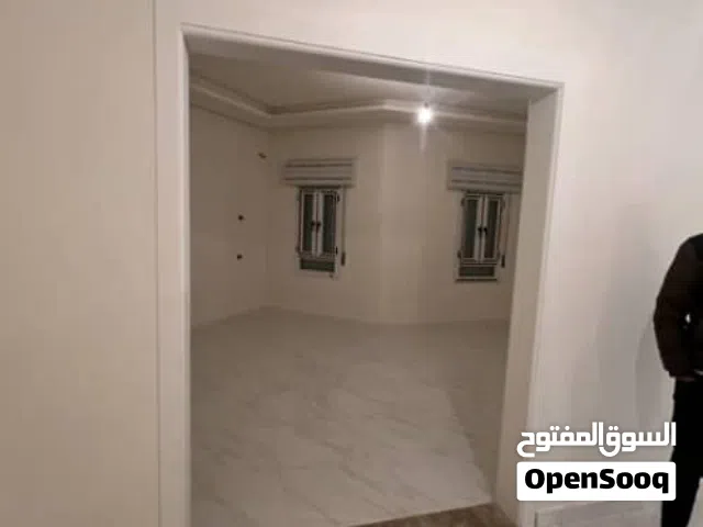 شقة للايجار في خلف ابوشعالة الدور الثالث