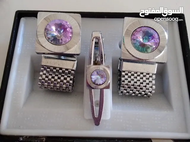 طقم اكسسوارات القميص و الكرافات تحفة من سنة 1978.