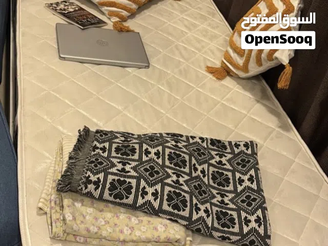 Single bed frame and mattress