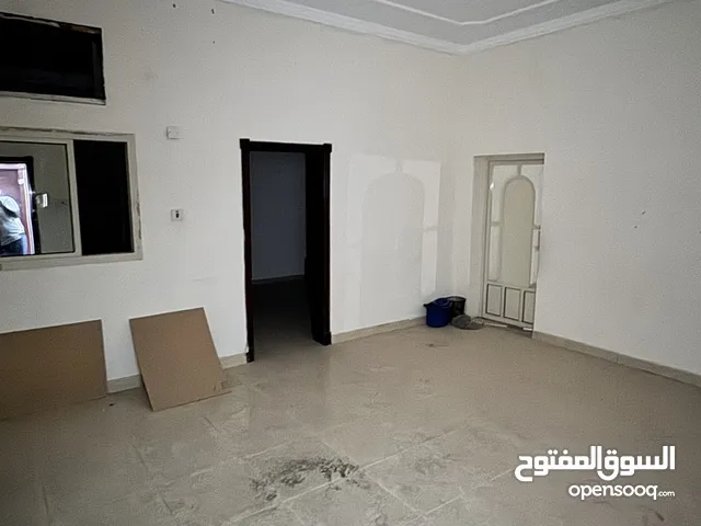 1 ft 3 Bedrooms Apartments for Rent in Central Governorate Sitra