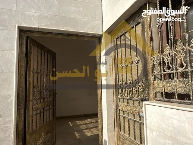 180 m2 5 Bedrooms Townhouse for Rent in Basra Other