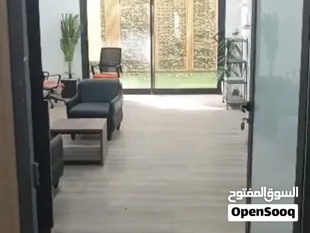 شقة خدمية دور ارضي ممتازة في طريق الشط