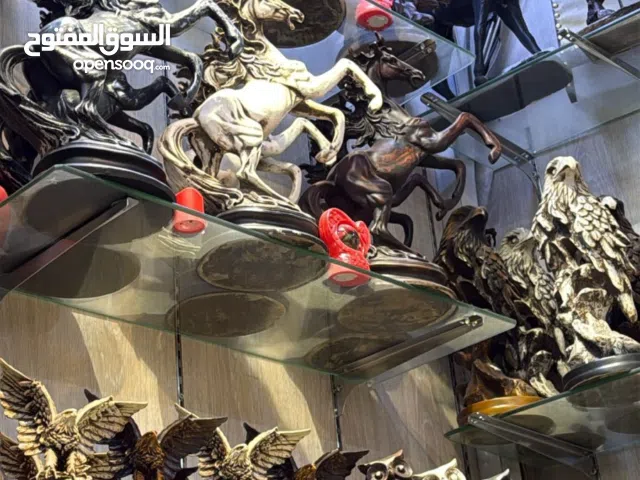تحف انتيكات نثريات اثريات تحف مكتبية تحف منزل خيول  صفور  جمل  فيل نوافير تحف نحاسية تحف عضم مكتات