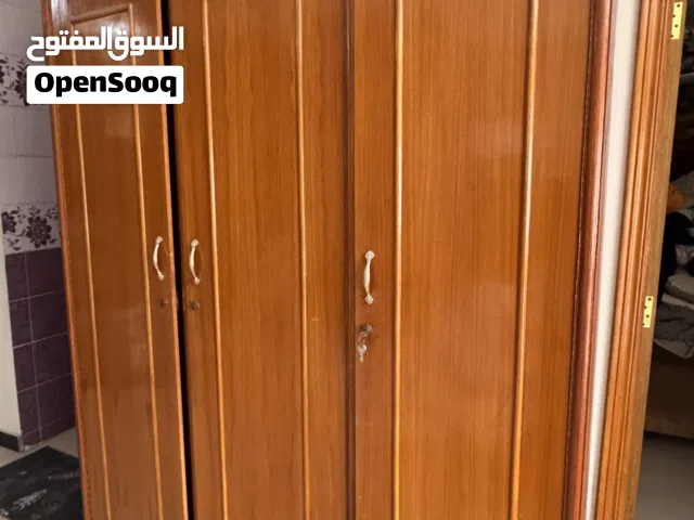 كنتور تفصال خشب صاج نضيف جدا جدا هو وياه جرابي ثنين نضيفات