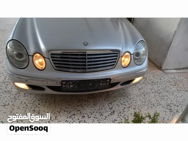 2004 مرسيدس بنز الفئة-E E 240