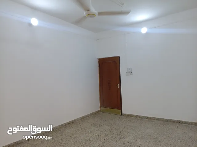 300m2 More than 6 bedrooms Townhouse for Rent in Basra Jaza'ir