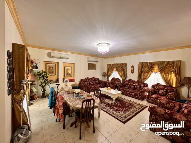 400m2 4 Bedrooms Villa for Rent in Central Governorate Isa Town