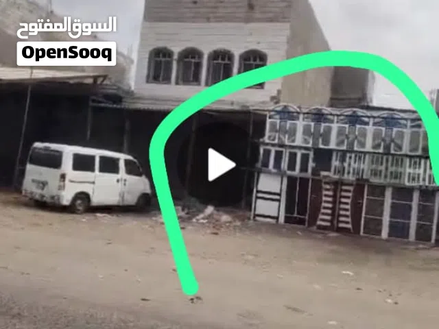المحل عرض 6.5M الطول 16.5M مع المخزن مع الابواب مبلط