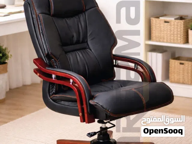 كراسي جلد فاخرة بجودة عالية  راحة، أناقة، وتحمل للاستخدام اليومي في مكان وااحد وافضل الاسعار