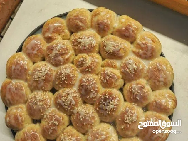 الحجم وسط  كبير  صغير بيتزا مني فطائر خلية نحل بالحليب خلية نحل بلكاكو  كليجة بالتمر وحلقوم  جوز اله