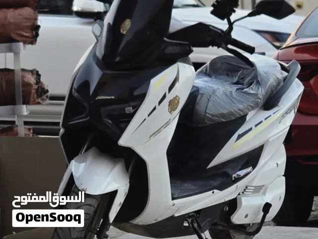 دراجه شحن جديد TMAX مع وصل الضمان بحجم ممتاز ماركه ممتازة