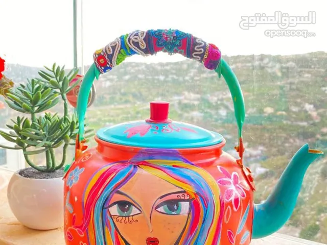 إبريق شاي مرسوم يدوي