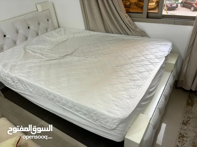 سرير فردي كبير مع مرتبه (150 × 190 )