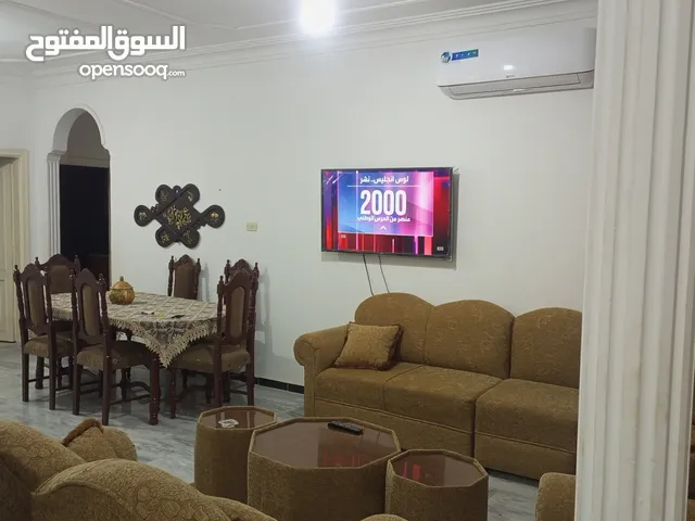 شقة مفروشة أرضية للايجار في ضاحية الرشيد 4 مكيفات بكل غرفة مكيف وبئر ماء خاص للشقة