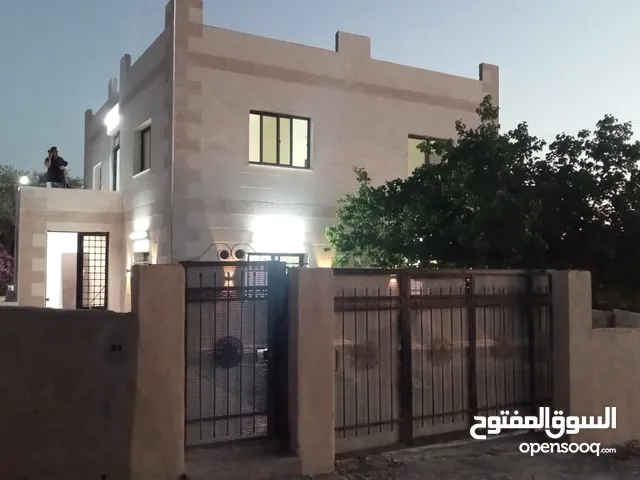 140 m2 5 Bedrooms Townhouse for Sale in Salt Kafr Hooda