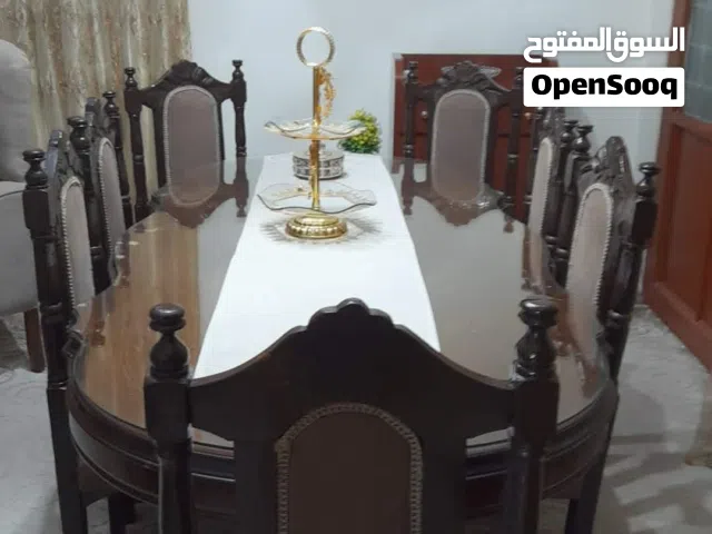 طاولة سفره  7 كراسي بحاله ممتازه جدا جدا  خشب زان  الموقع اربد حنينا  السعر 120 دينار
