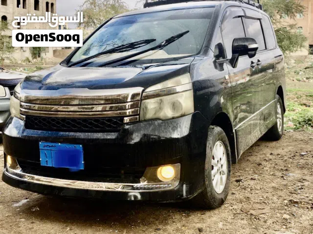 تويوتا فوكسي اسبورت GS اعلى فائه فل كامل عدى فتحة السقف