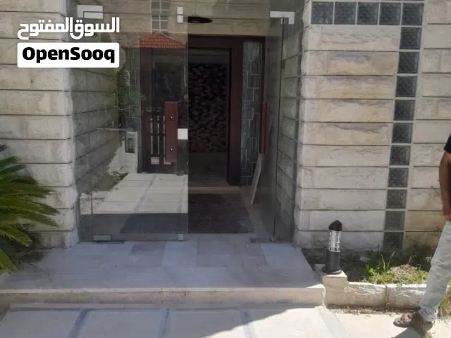 فيلا للايجار ضاحية الرشيد فارغه أو مفروشه