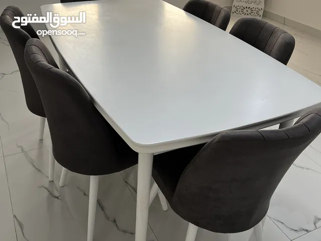 طاولة اكل سداسية