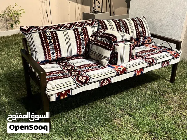 كراسي خارجيه فخمه ومريحه ثلاثه كراسي مترين مع طاوله رخام