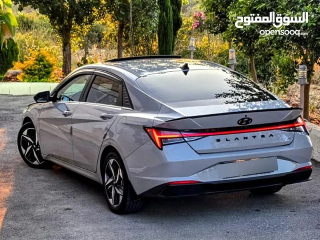 الينترا هايبرد 2022 فل اوبشن اللون المميز