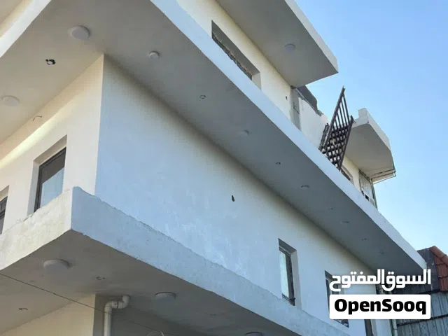 بناية ركن تجارية حديثة 3 طوابق مع كراج واسع - الصالحية
