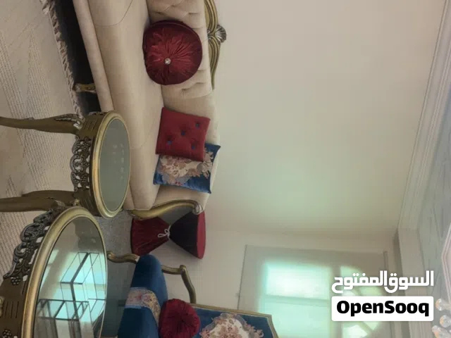 كنب تركي 7 قطع للبيع معاه المفرشة والثريا مجانا