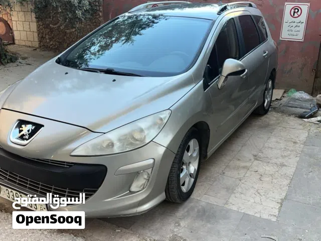 بيجو 308 العائلية