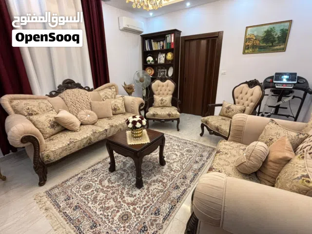 طقم كنب وطاولة تلفزيون للبيع