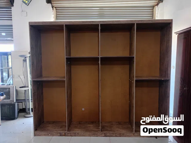 دولاب نظيف شبه جديد