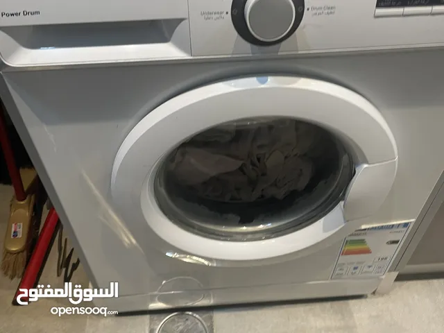 عياده تجميل بكامل ديكورات حديده ابها سنه عفش جديد واجهزه طبيه