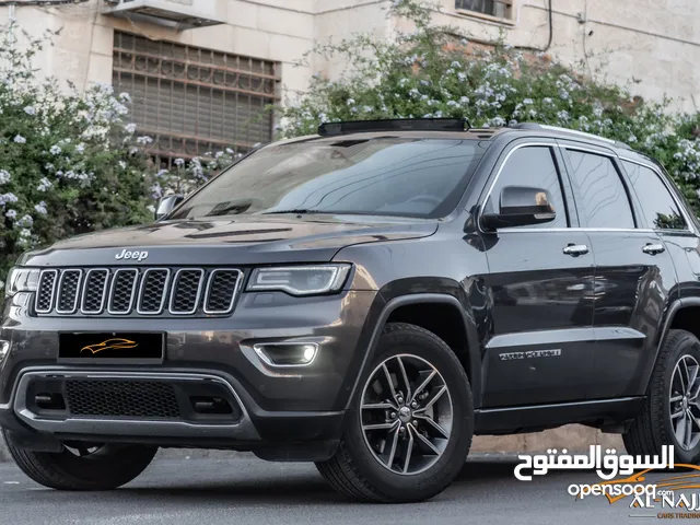 Jeep Grand Cherokee Limited 2017 السيارة مميزة جدا