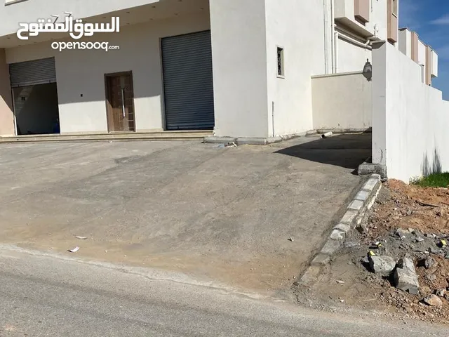 مبني تجاري للإجار