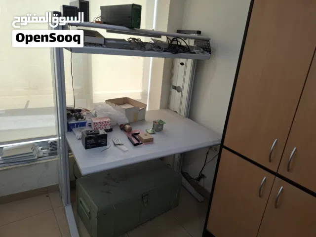 طاولة لل workstation