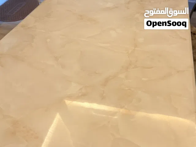 طاولة الطعام