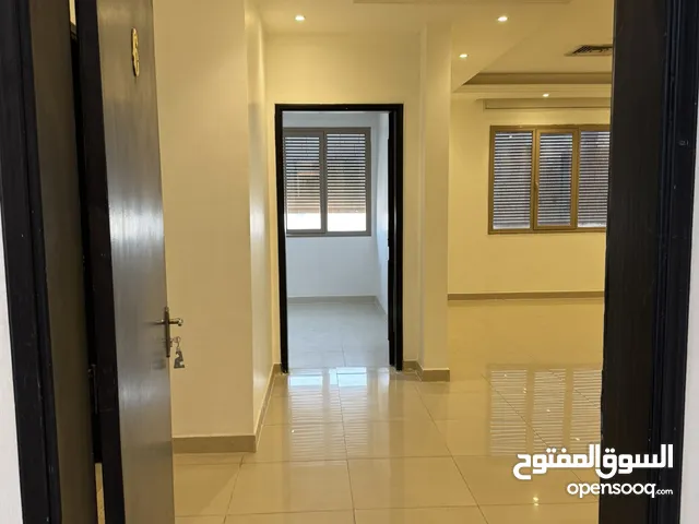 شقة للإيجار في المسايل قطعة 4