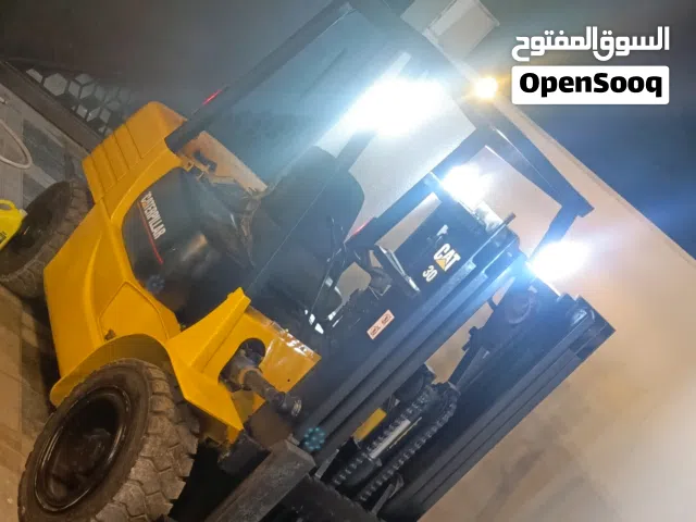 رافعة شوكية فركة كاتربيل 3 طن