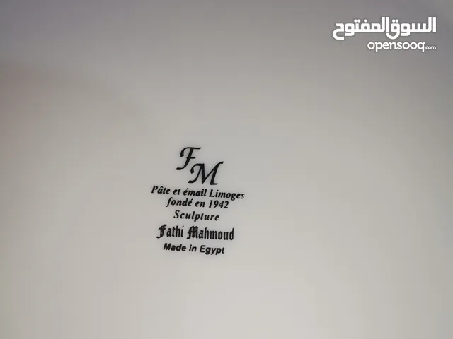 طقم صيني مستعمل استعمال مرة او مرتين يعتبر اكتر من نصفه جديد فتحي محمود سيلفر وذهبي 122 قطعة